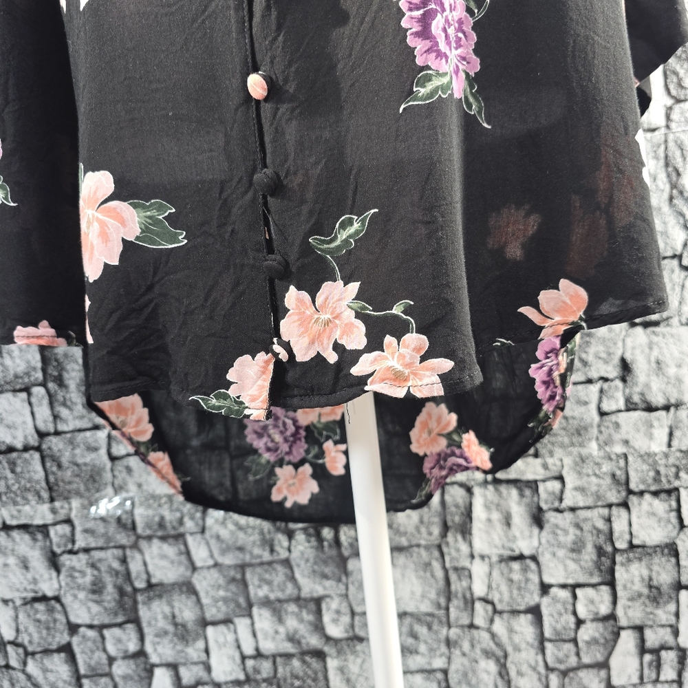 TORRID Harper Challis Button-Front 3/4 Sleeve Floral Blouse. Torrid Size 4 - Picture 2 of 12